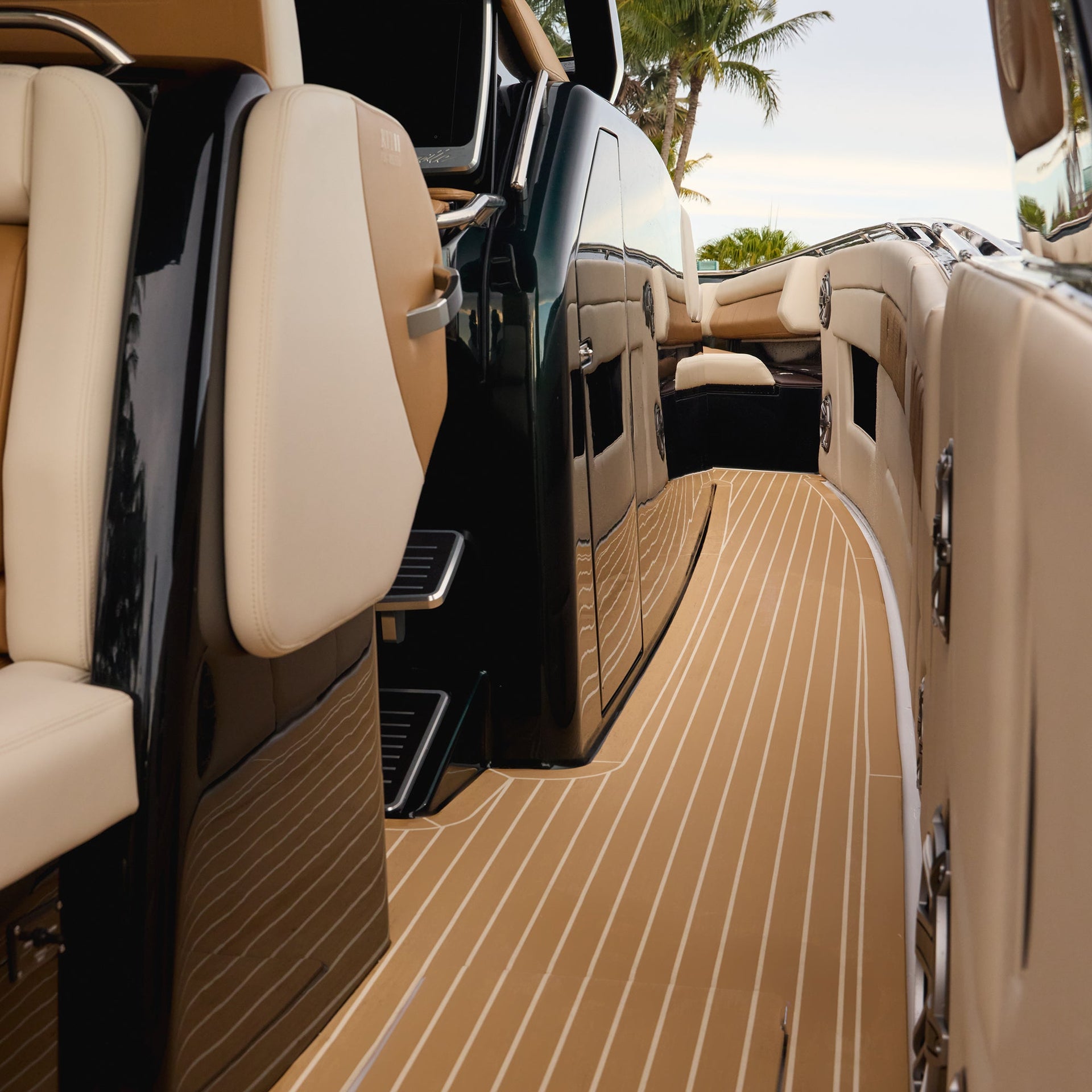 MADE-TO-ORDER | Kith for Cigarette Racing 42 Auroris