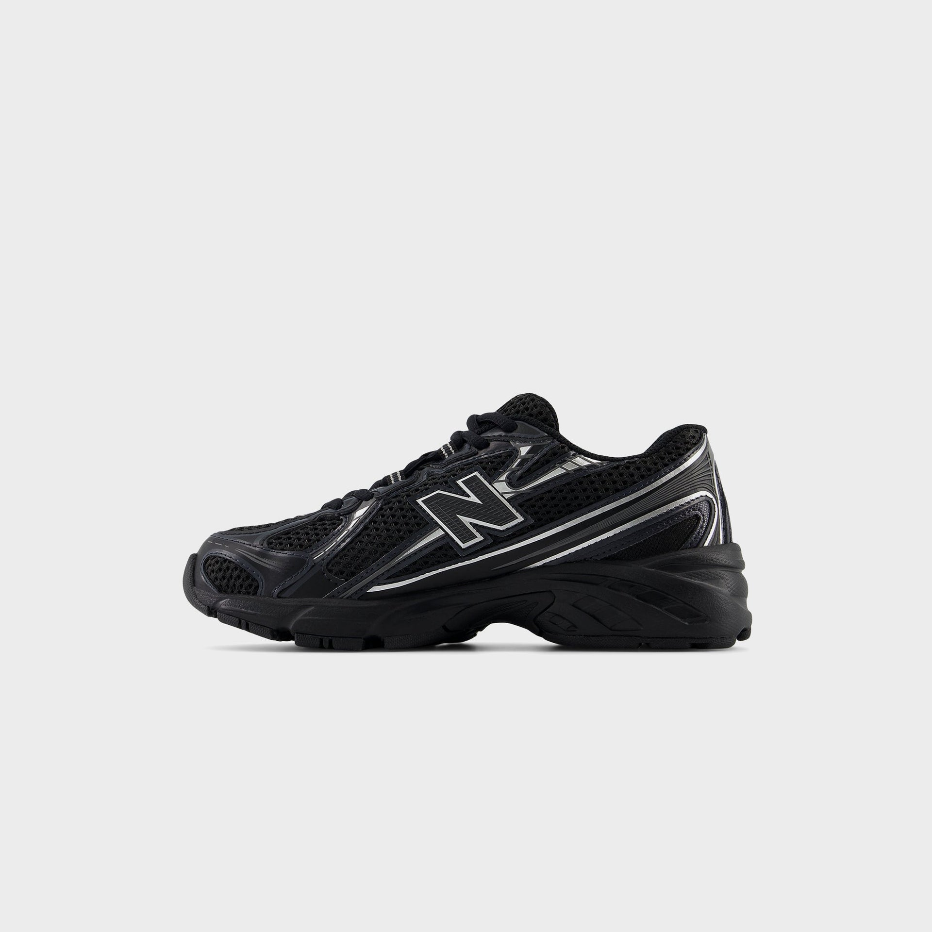 New Balance GS 740 - Black / Silver Metallic