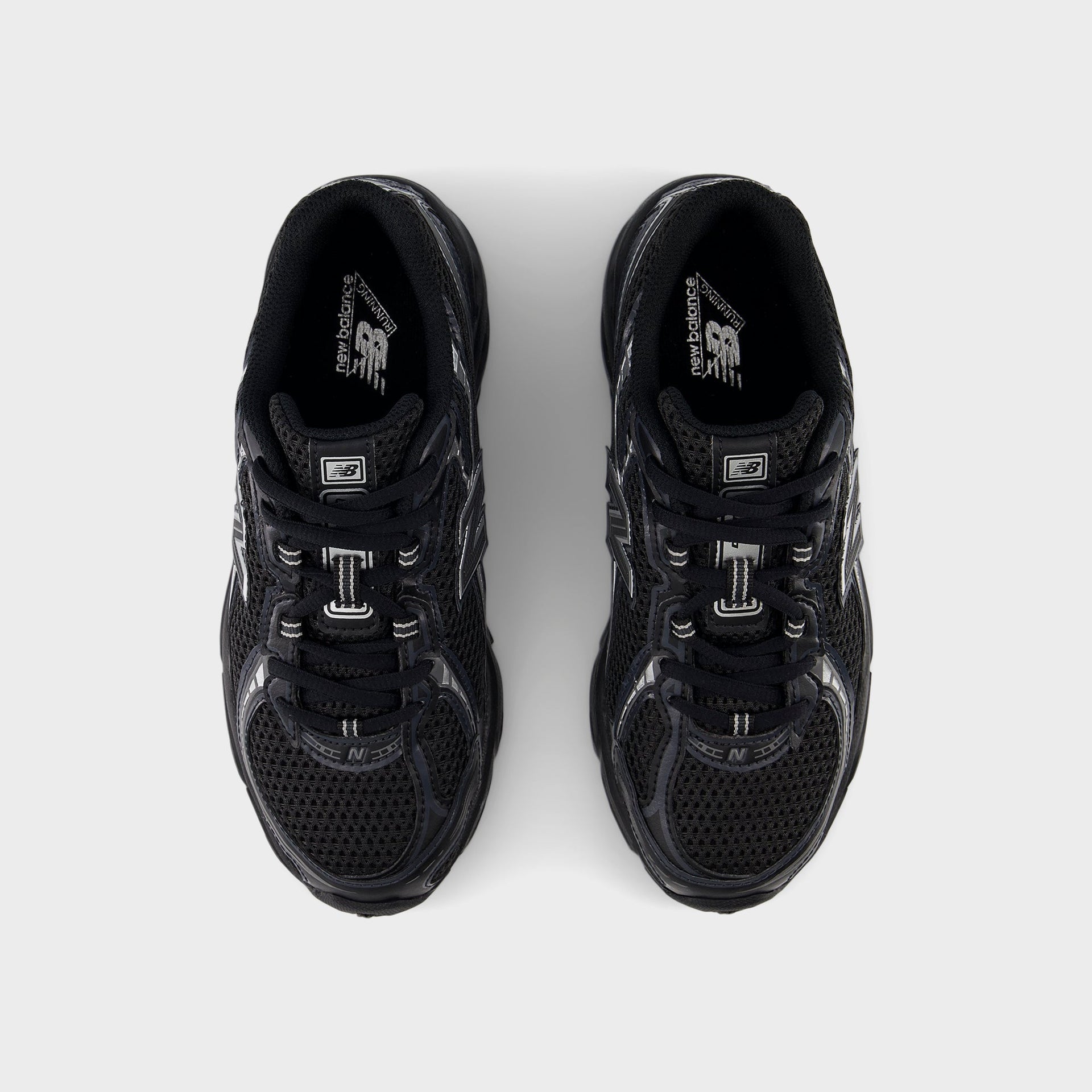 New Balance GS 740 - Black / Silver Metallic