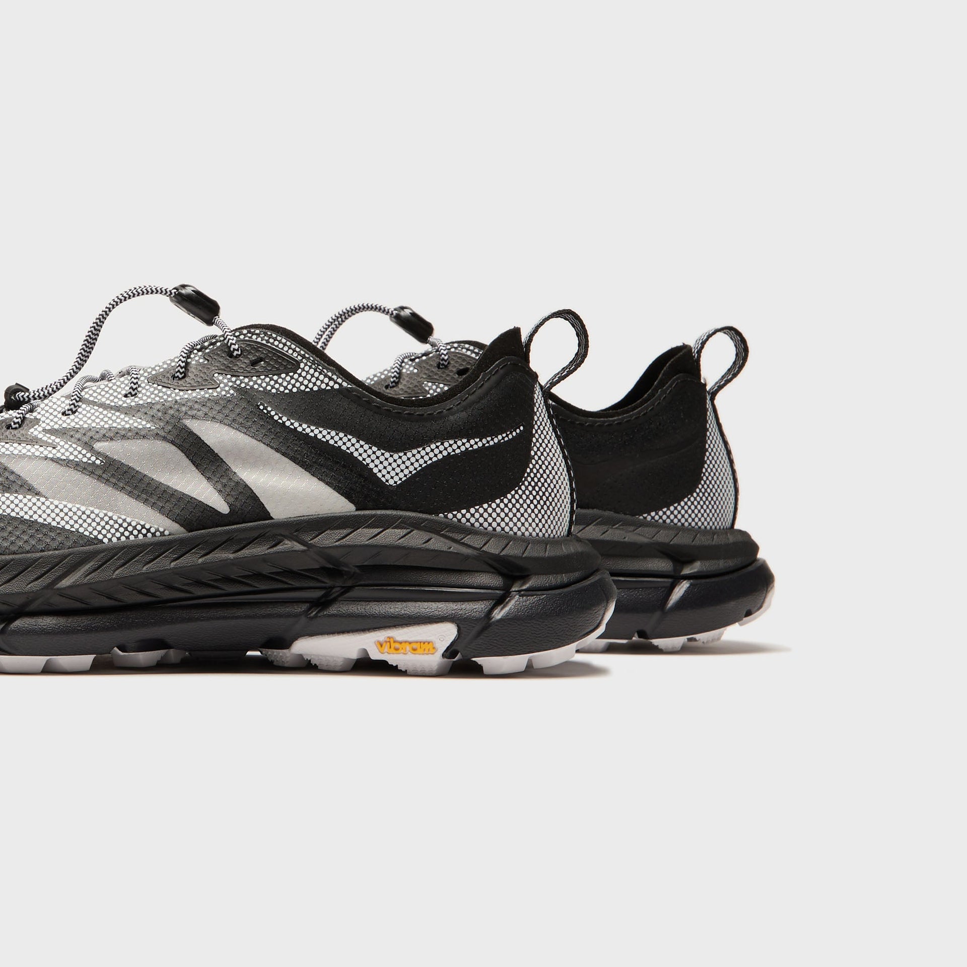 HOKA U Mafate Speed 4 Lite Ts - Black / White