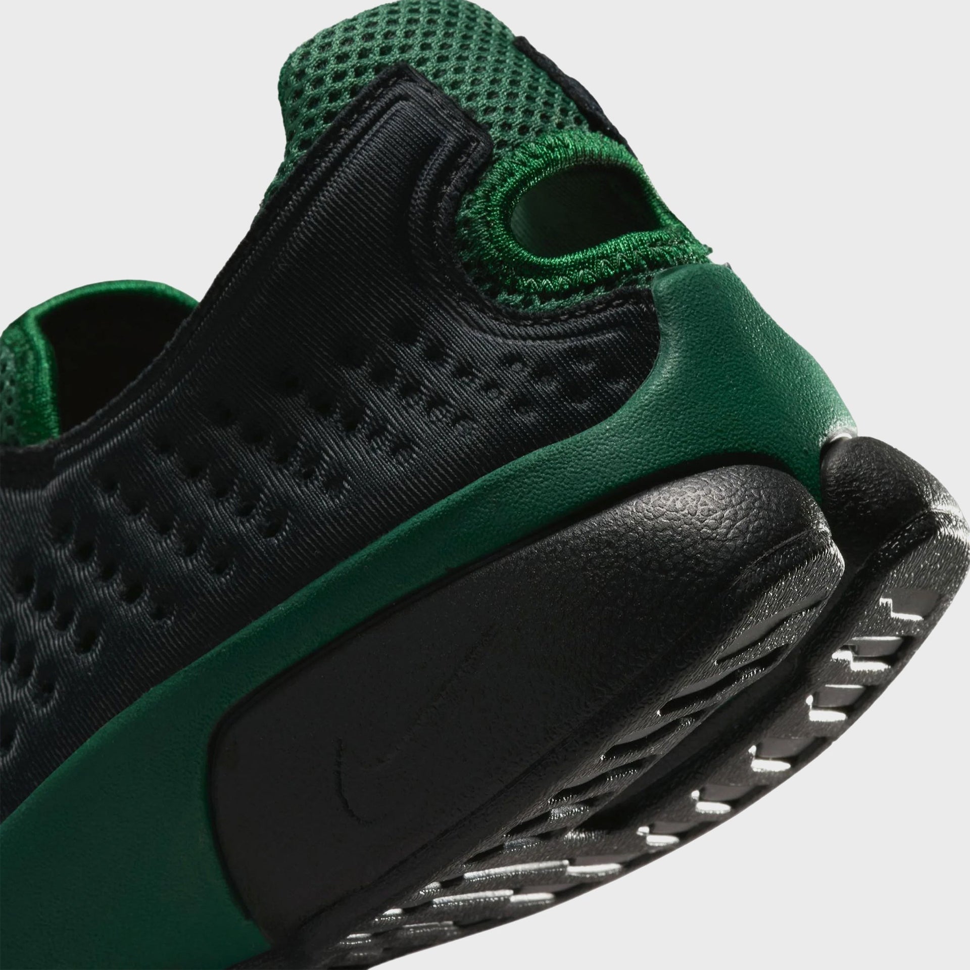 Nike WMNS Rift 2 - Black / Team Dark Green