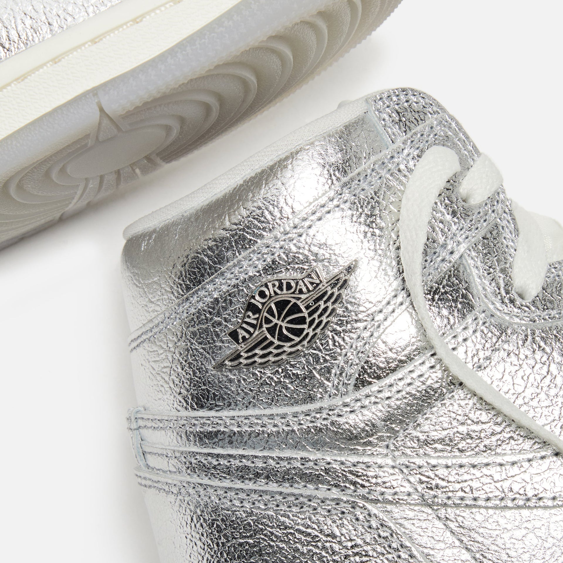 Jordan WMNS Air Jordan 1 Retro High OG - Metallic Silver / Photon Dust / Sail / Wolf Grey