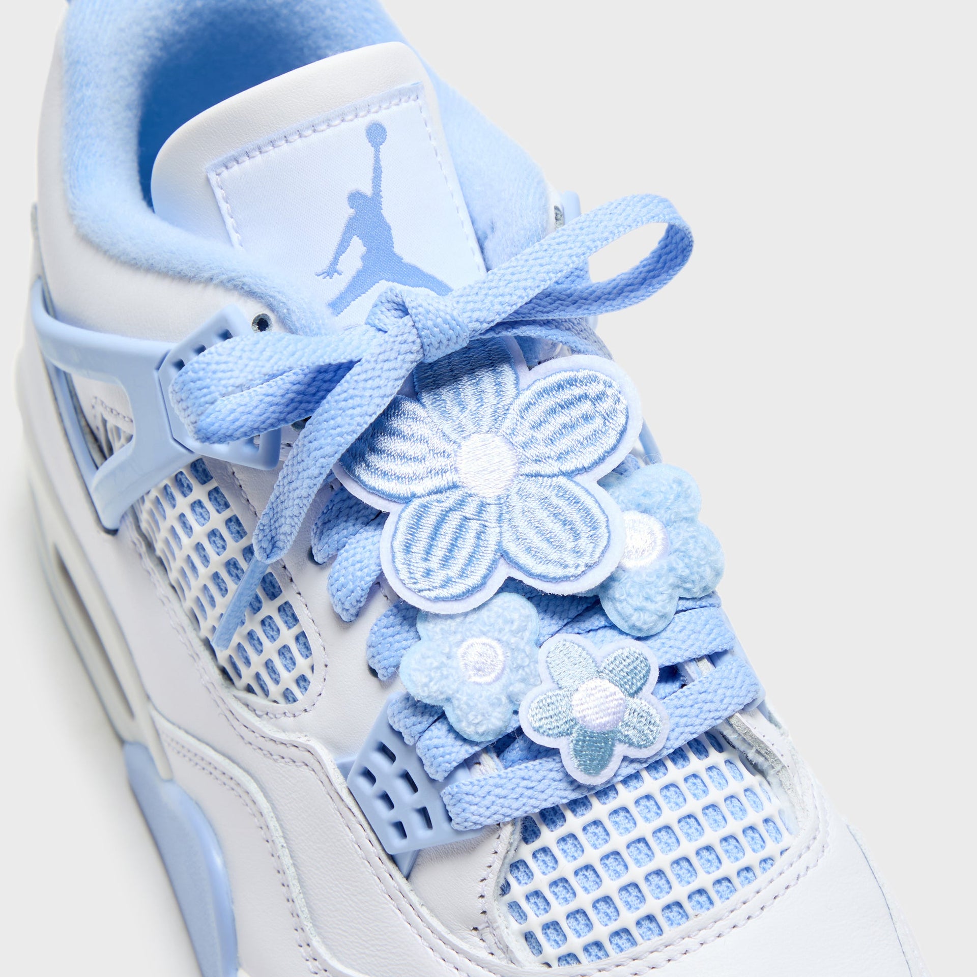 Jordan WMNS Air Jordan 4 Retro - White / Aluminum / Blue Tint / Oil Green
