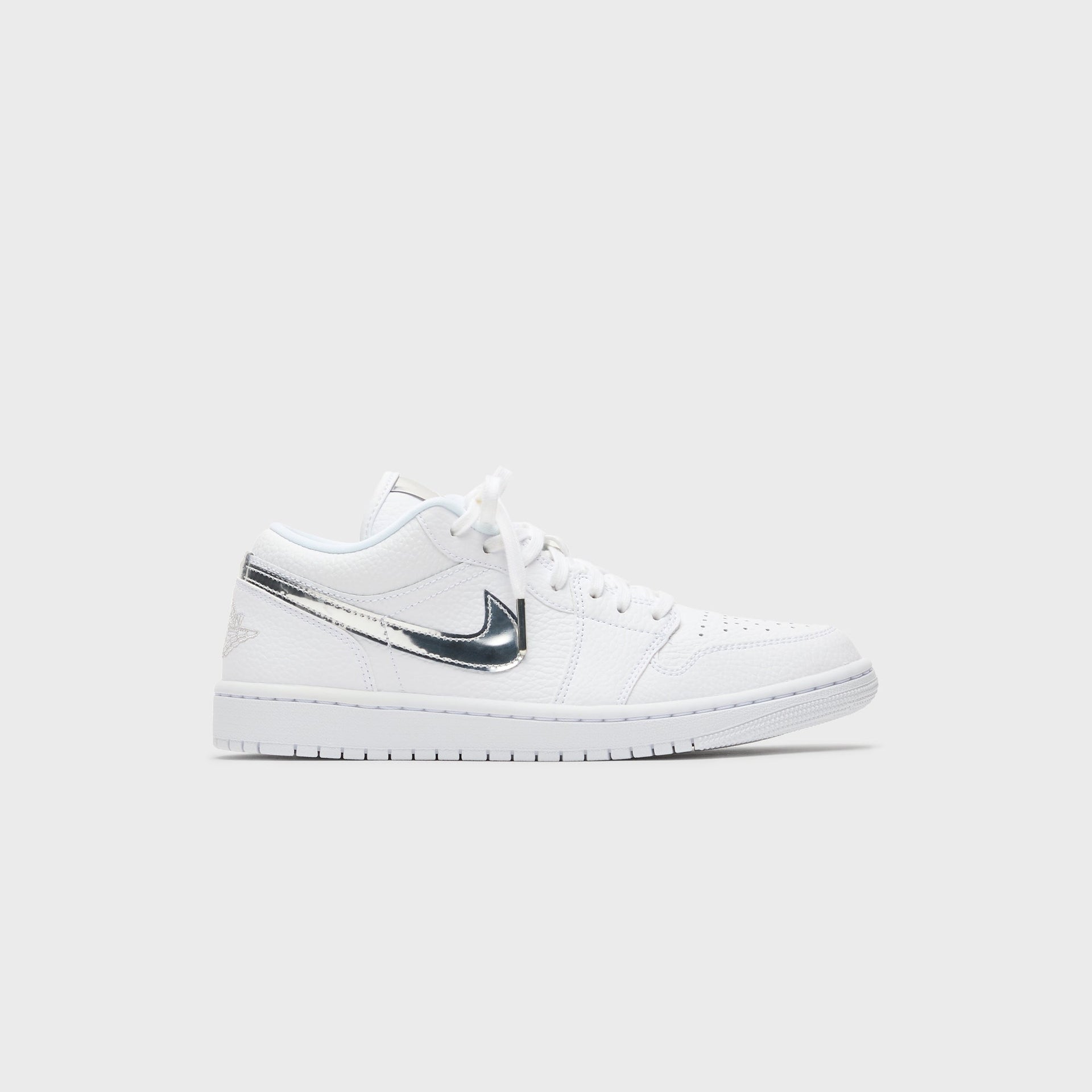 Jordan WMNS Air Jordan 1 Low SE - White / Metallic Silver