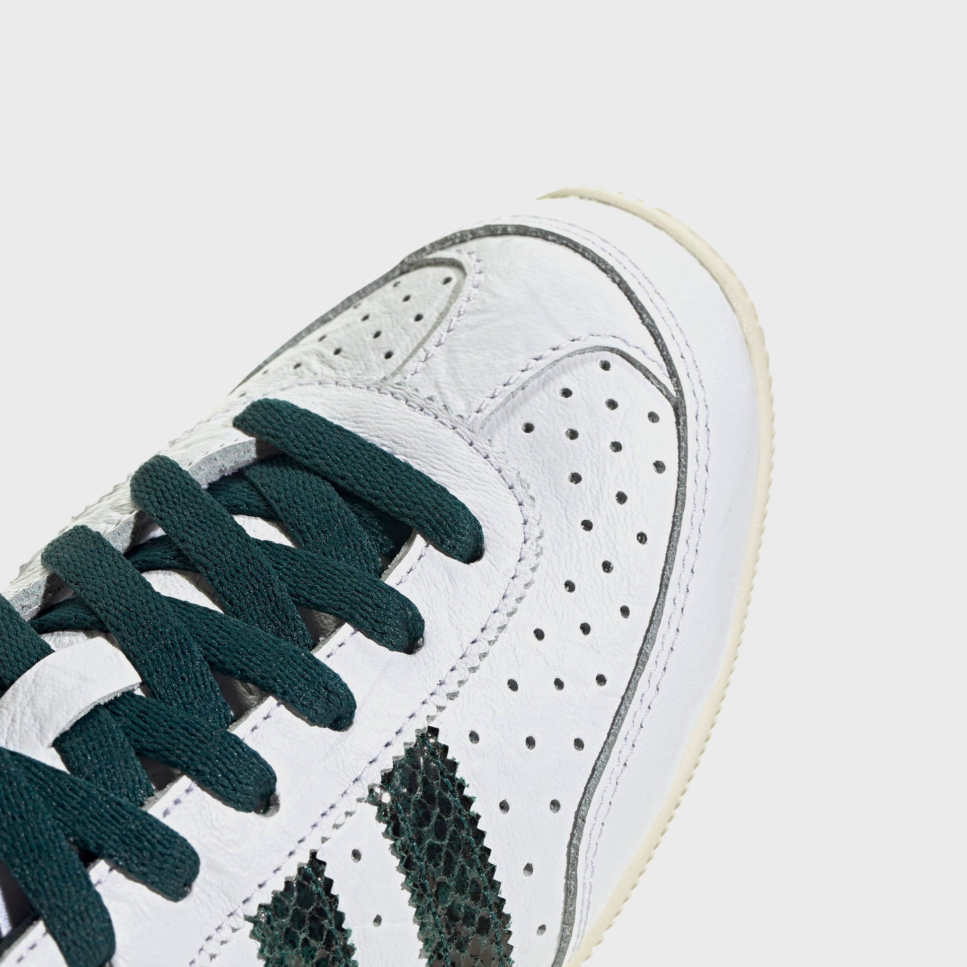 adidas Japan - White / Collegiate Green / Aurora Ivy