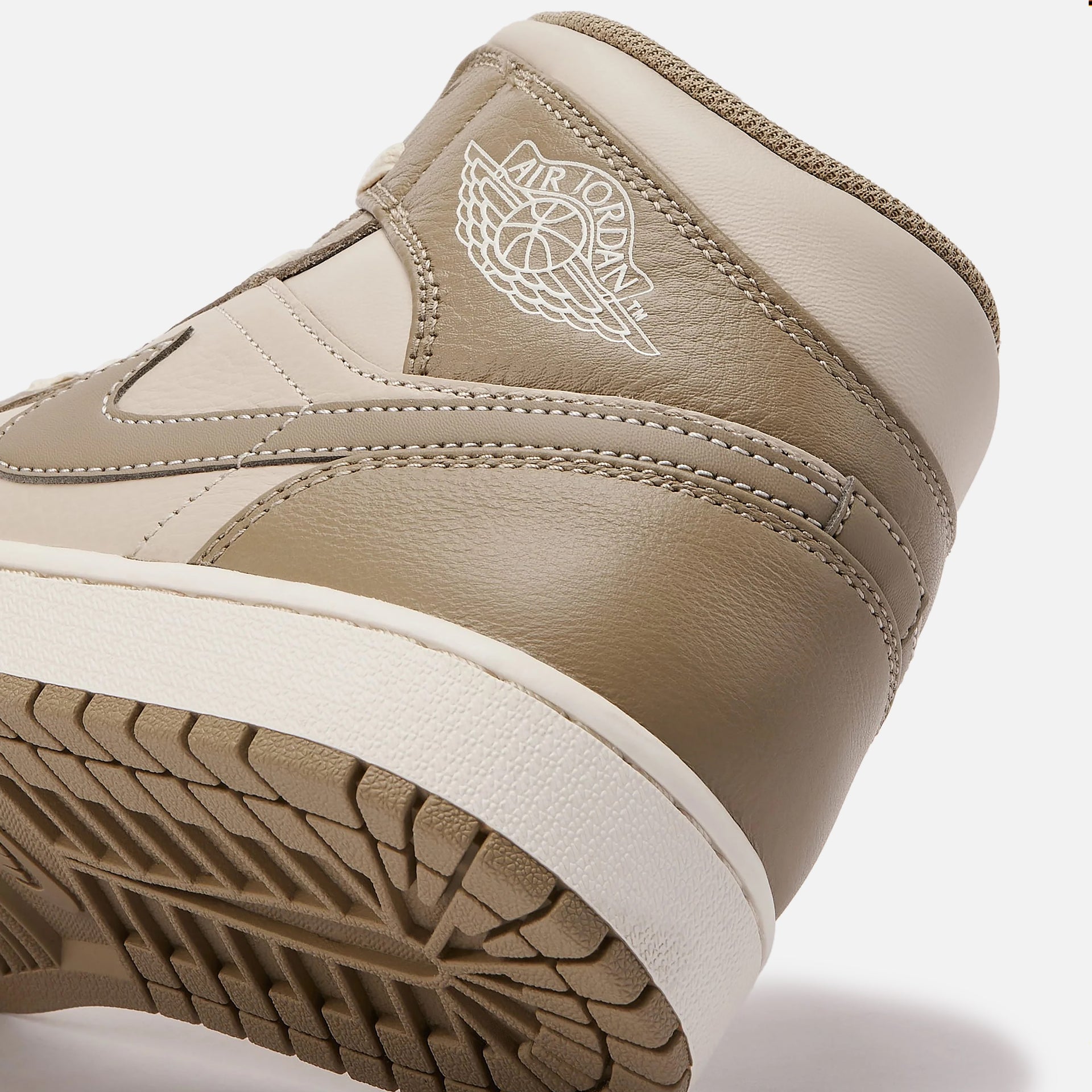 Nike Air Jordan 1 Mid Legend - Light Brown / Khaki / Phantom