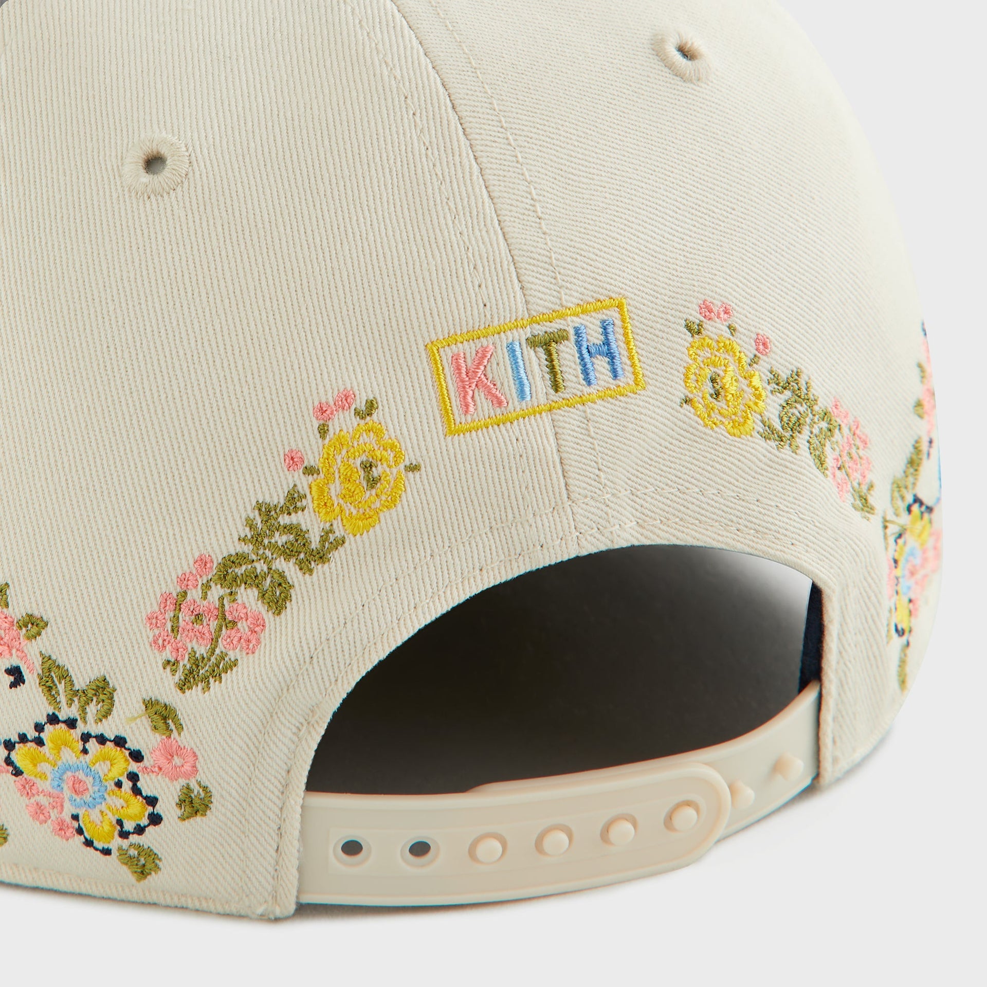 Kith Kids for the New York Yankees Floral Hitch Snapback - Sandrift