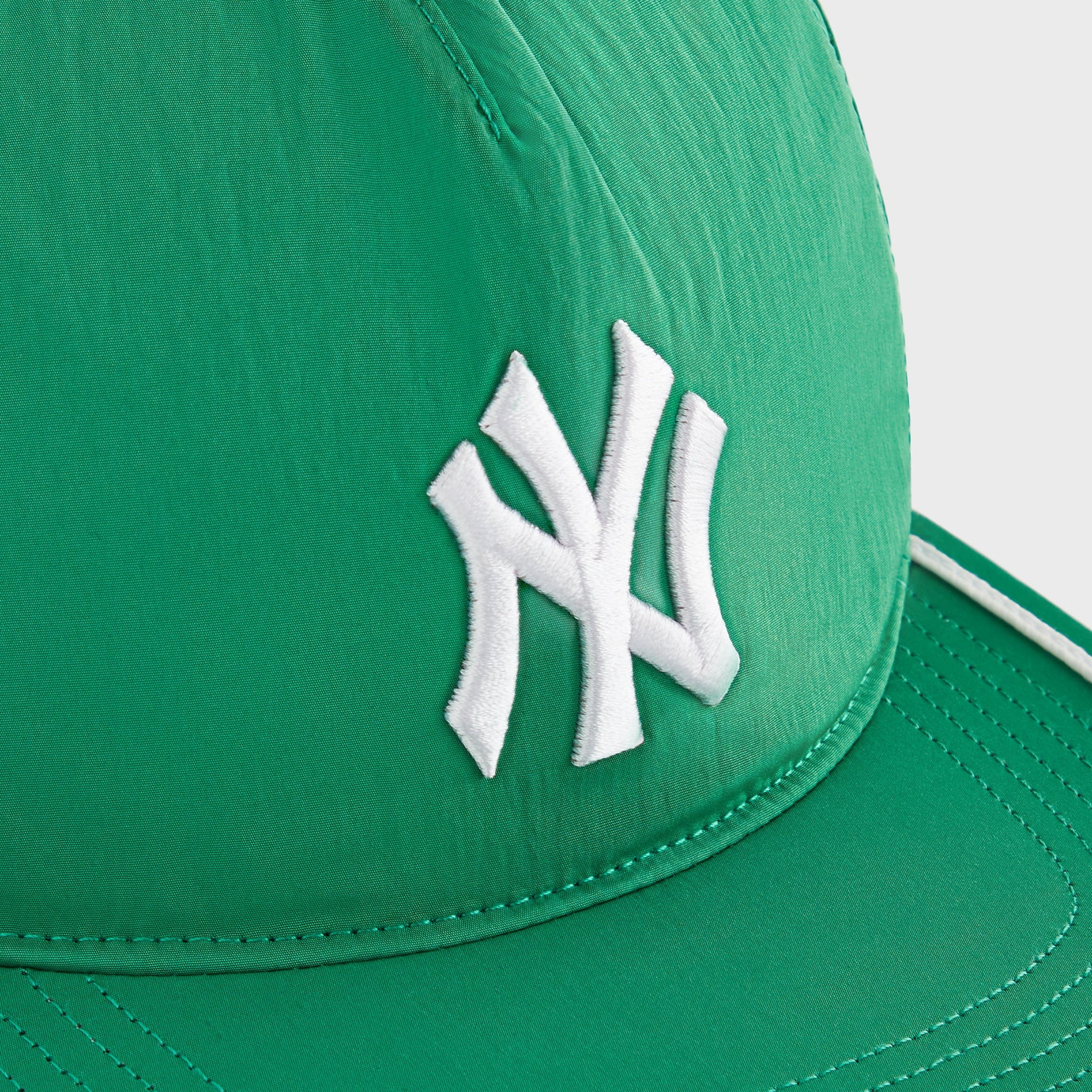 Kith Kids for '47 New York To The World Leon Snapback - Parrot