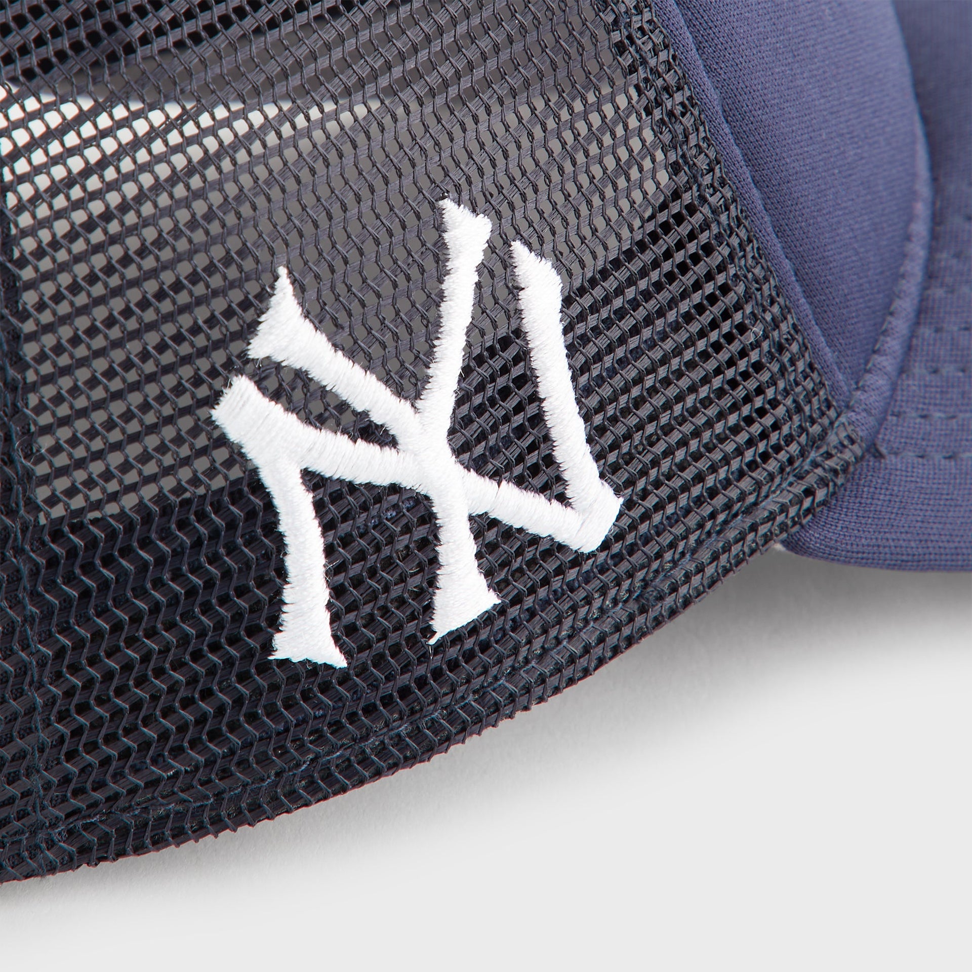 Kith & New Era for the New York Yankees Top Hat 9FORTY A Frame Trucker Snapback - Nocturnal