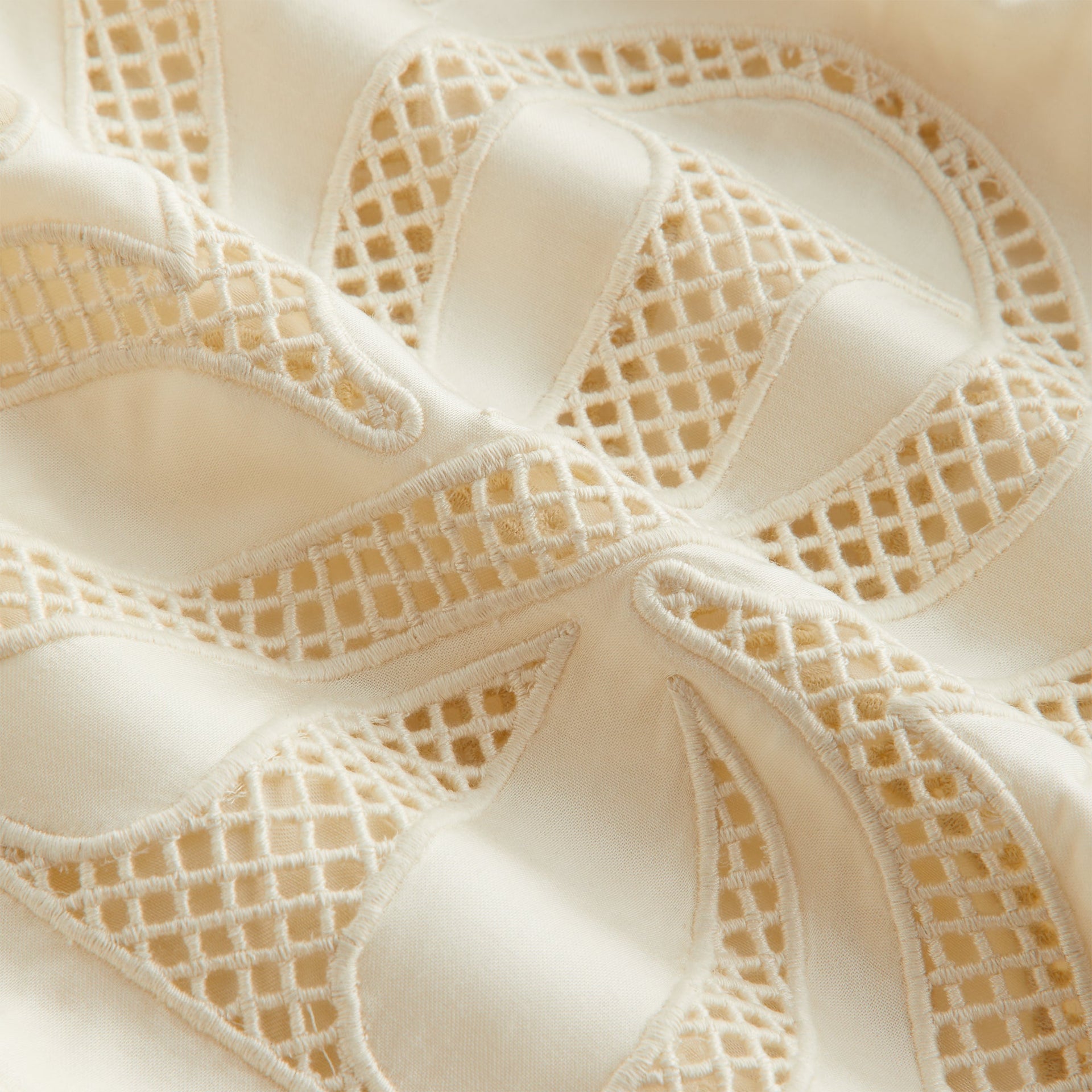 Kith Women Thea II Broderie Crest Short - Waffle