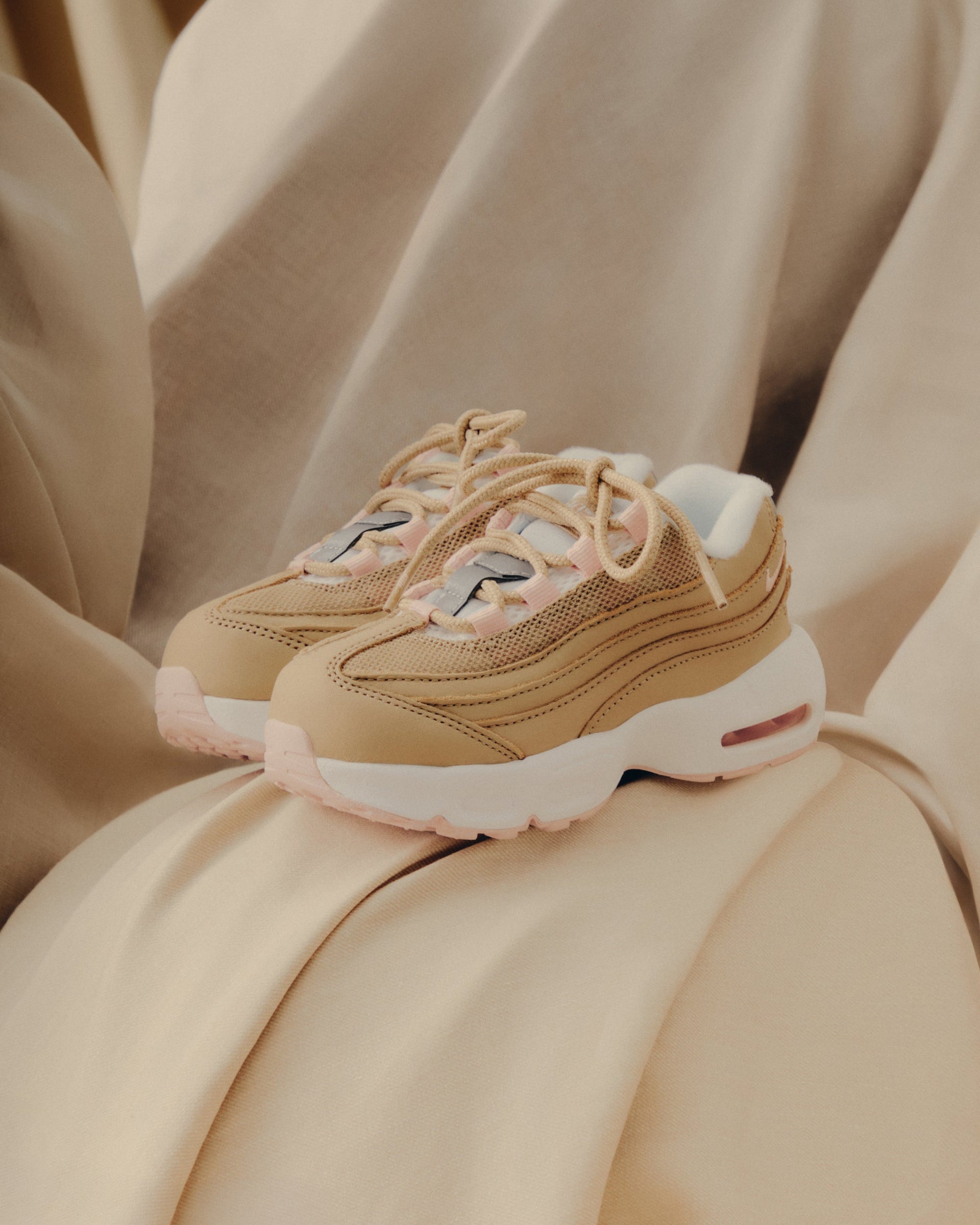 gid://shopify/MediaImage/46474731356436