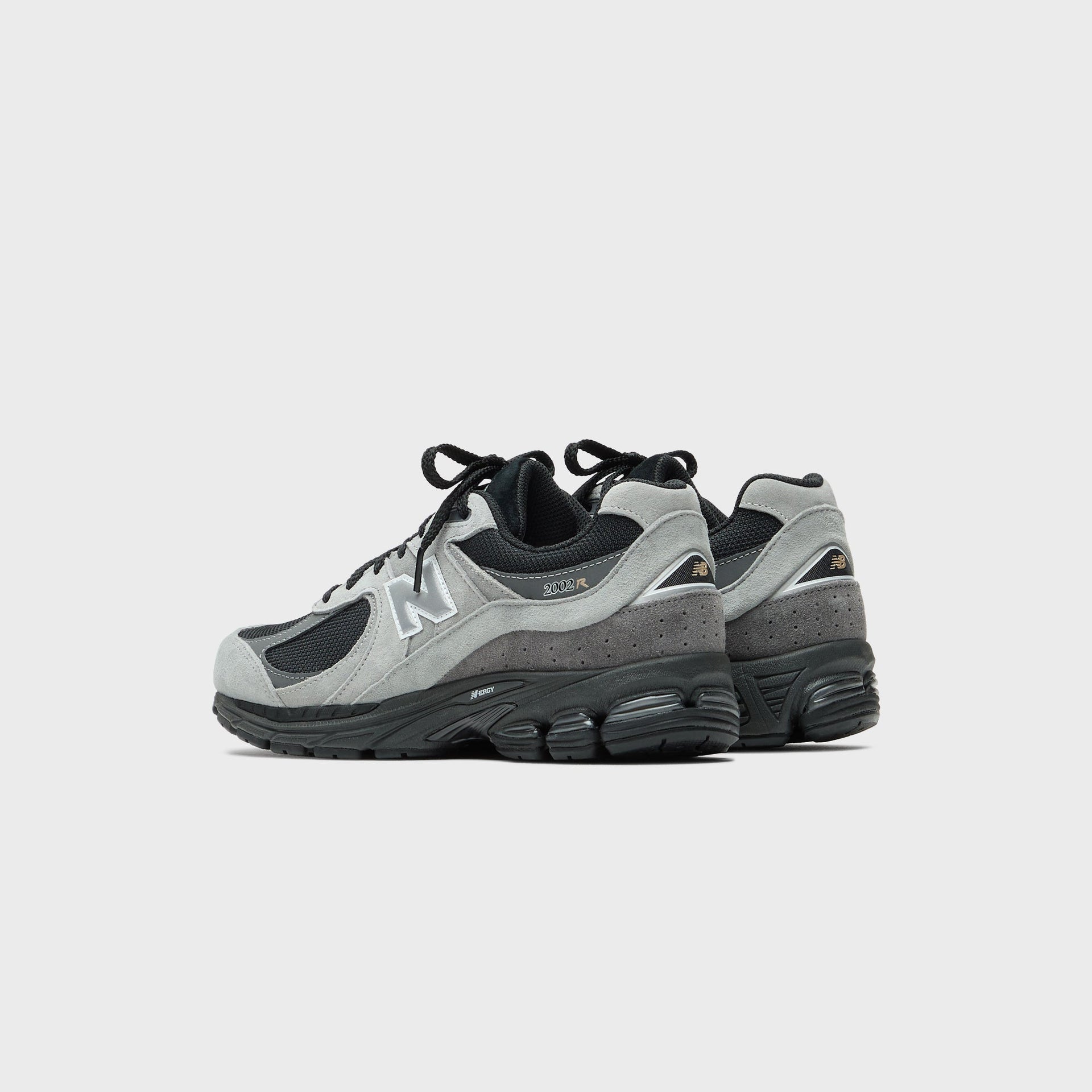 New Balance 2002R - Black / Silver Metallic