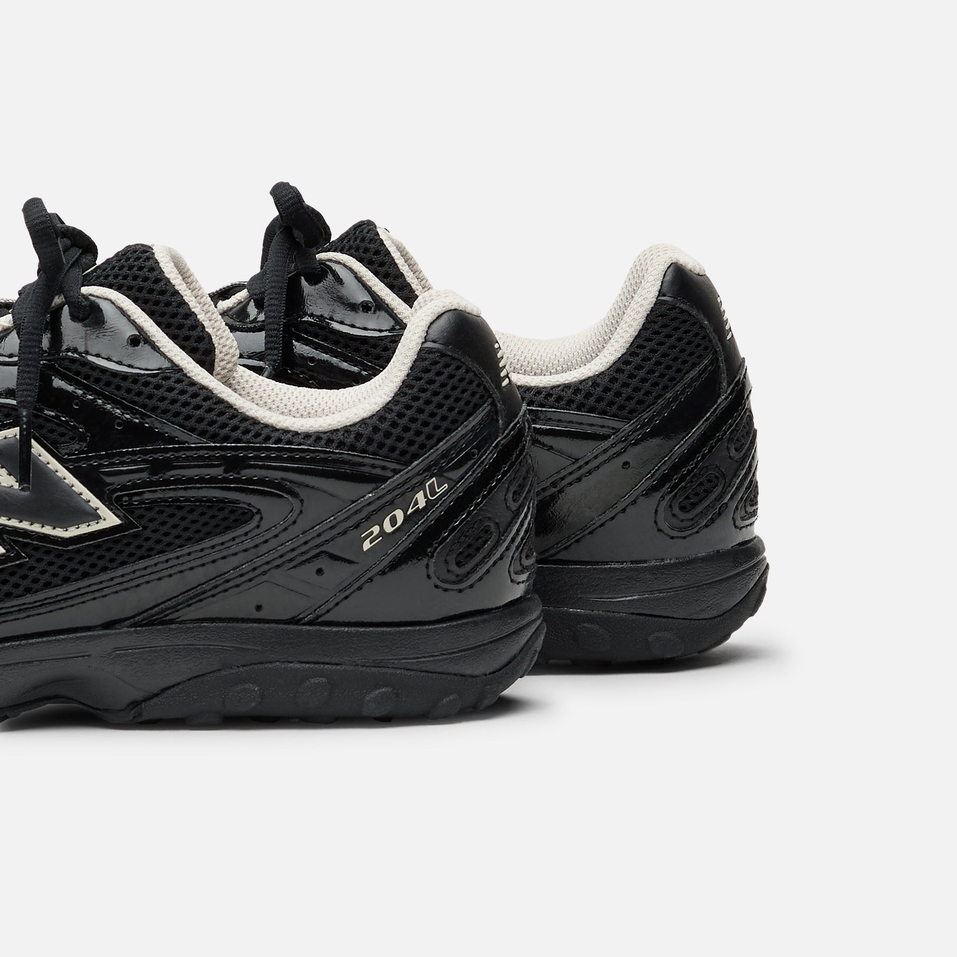 New Balance 204L - Black / Timberwolf