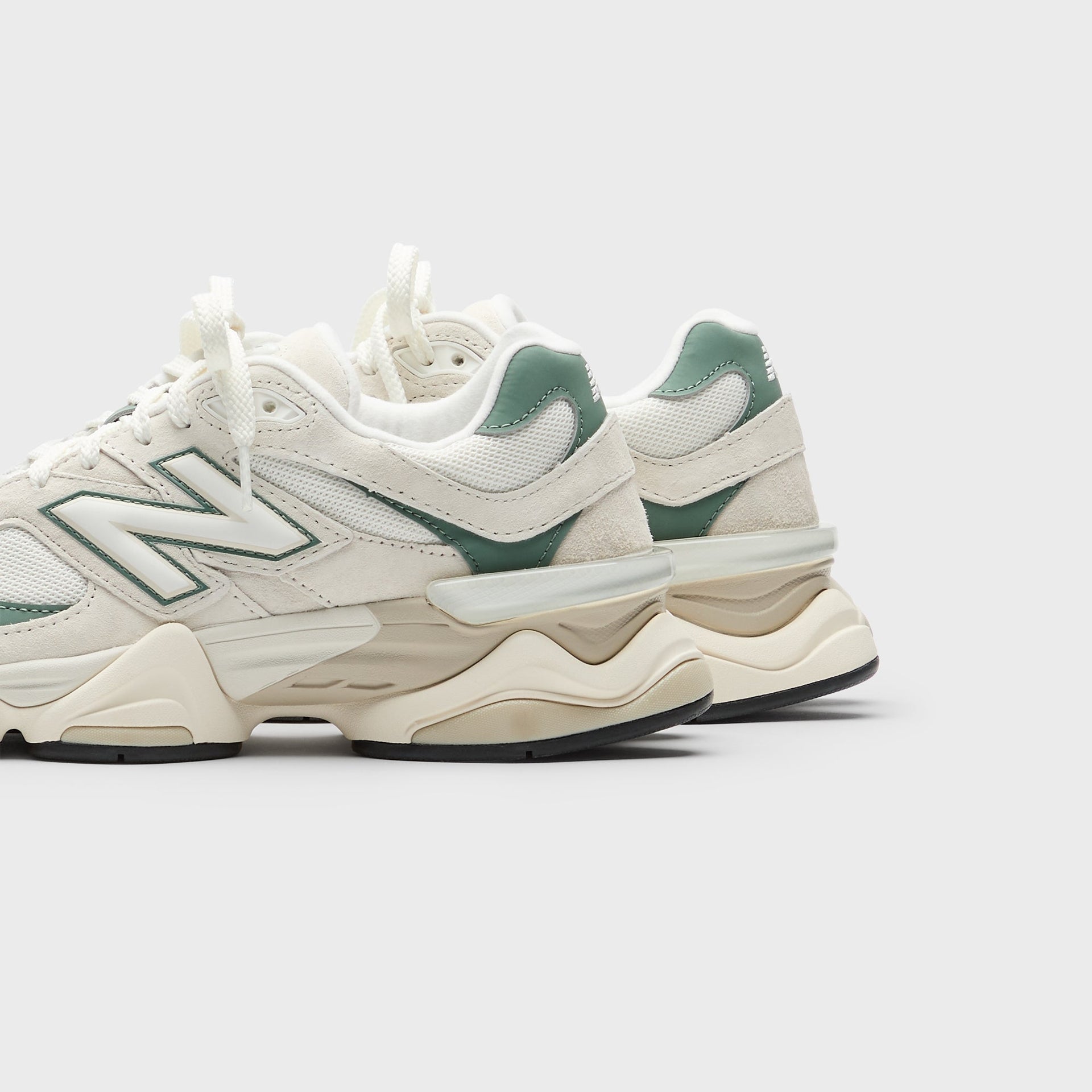 New Balance 9060 - Lin / Genévrier foncé