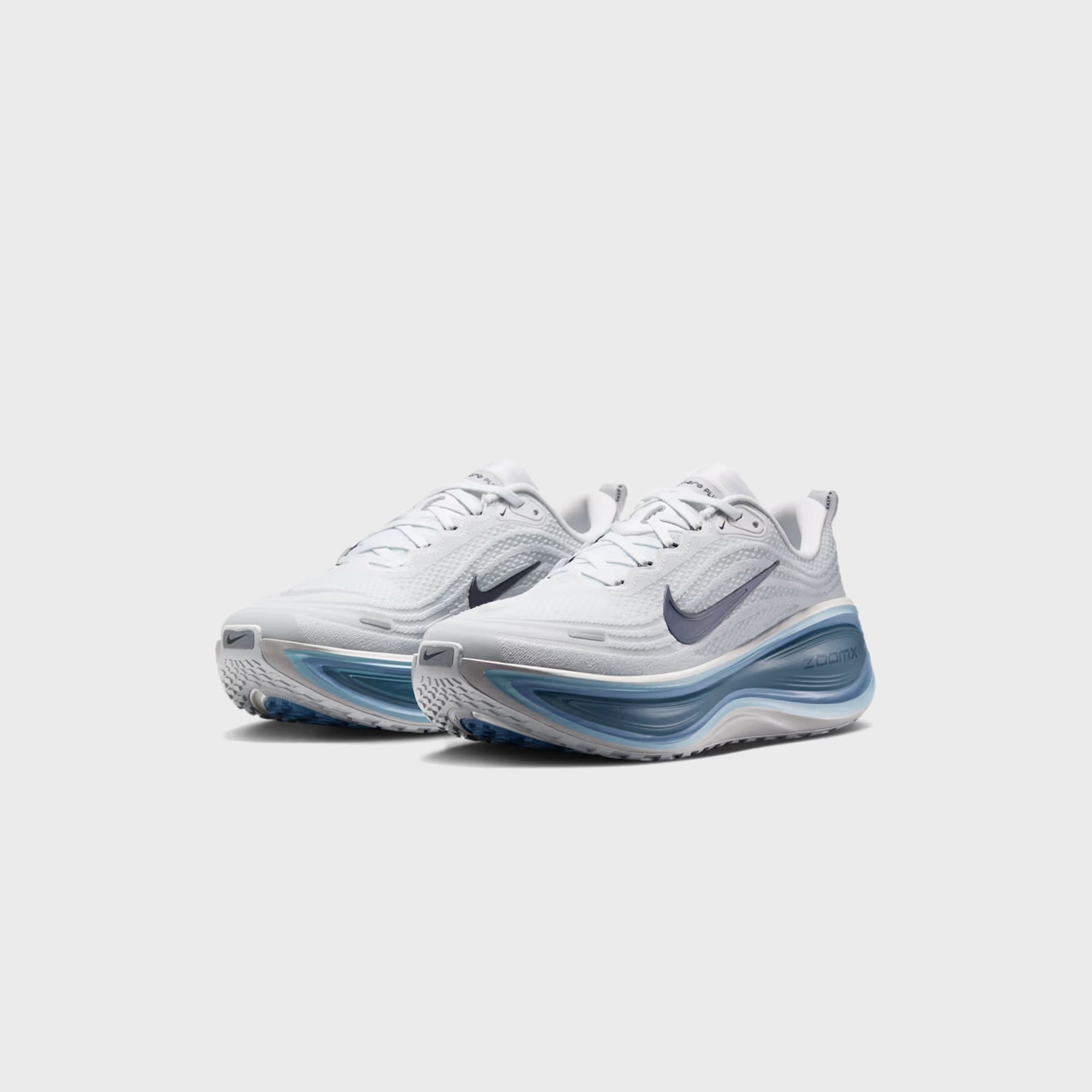 Nike Vomero Plus - Off-White / Grey Fog / Thunderstorm / Obsidian