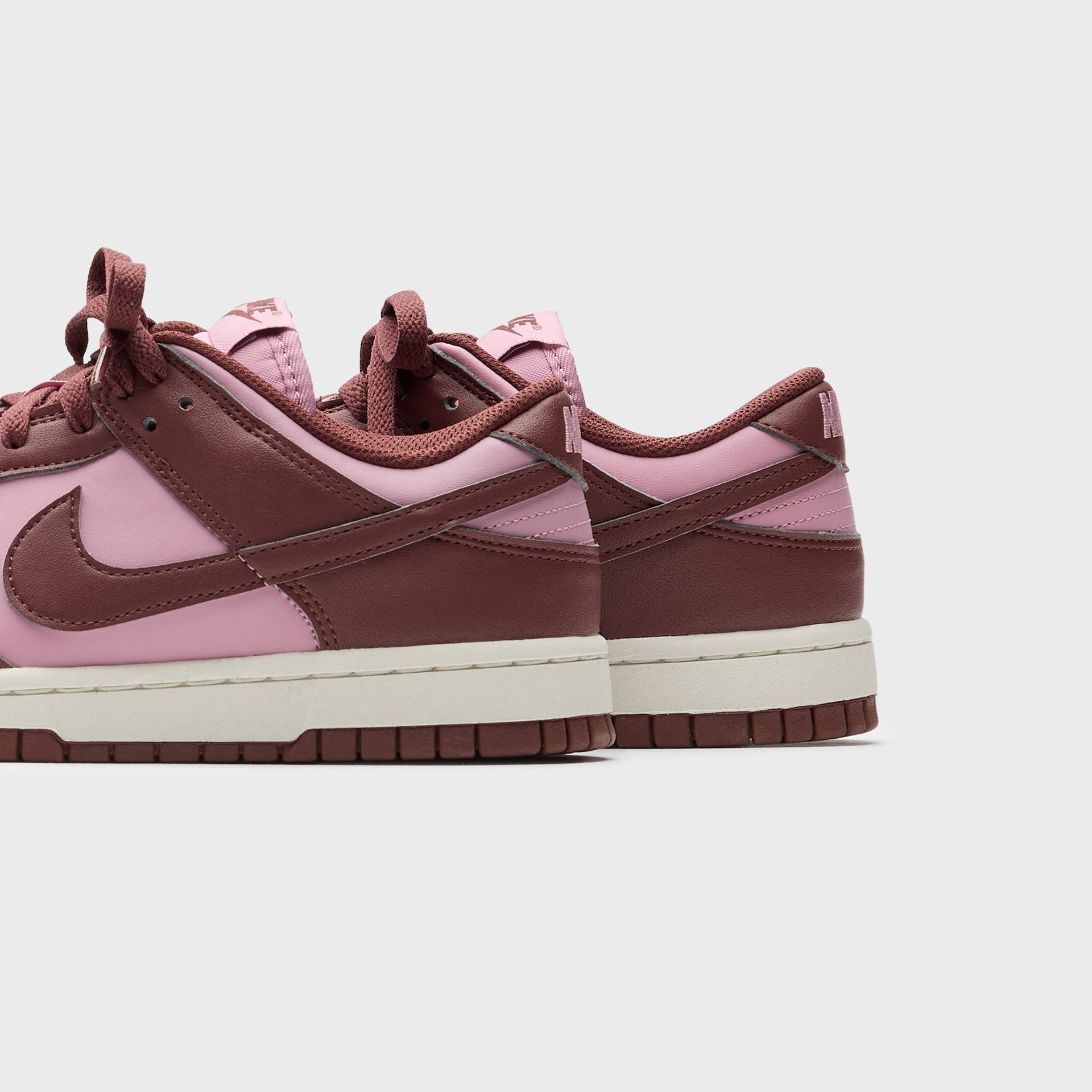 Nike WMNS Dunk Low Next Nature - White / Elemental Pink