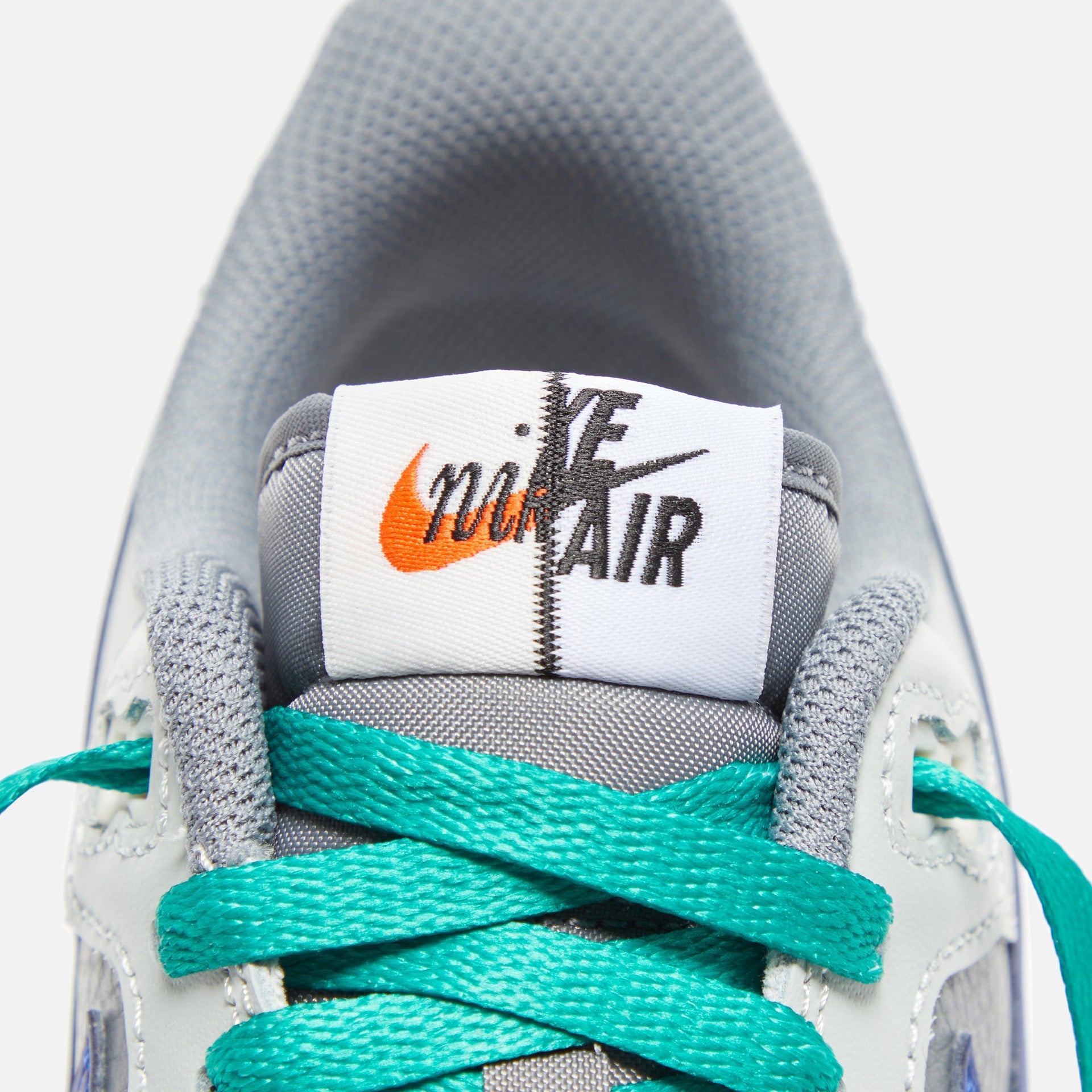 Nike Air Force 1 '07 Lv8 - Argent clair / Blanc / Gris fumé / Bleu roi foncé