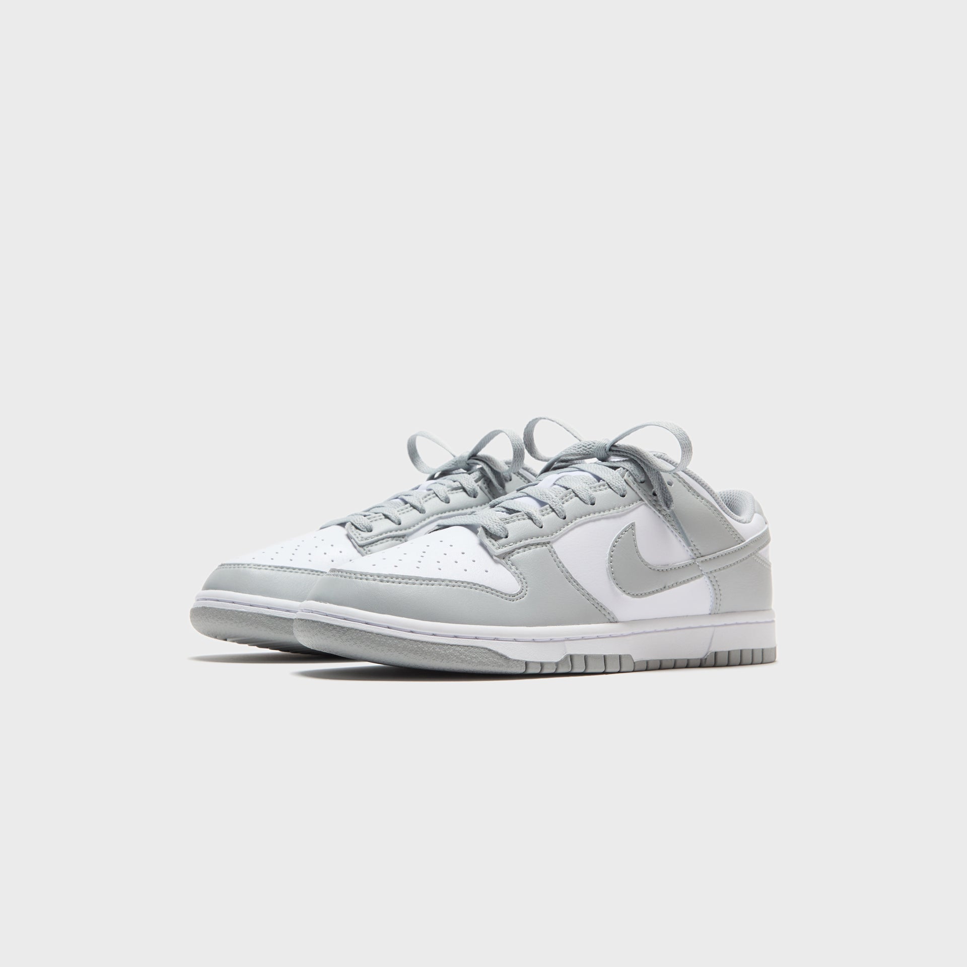 Nike Dunk Low Retro - White / Light Smoke Grey / White