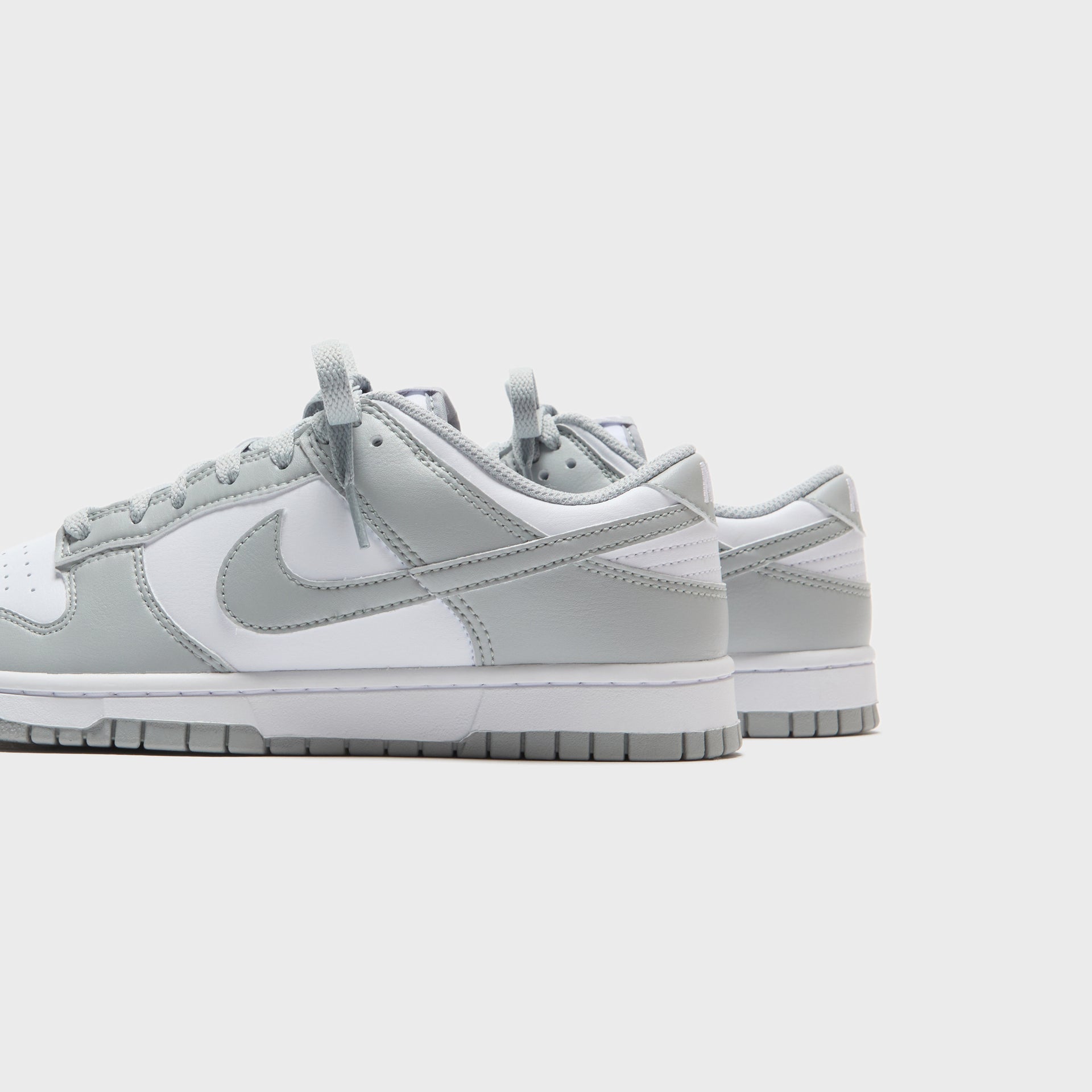 Nike Dunk Low Retro - White / Light Smoke Grey / White