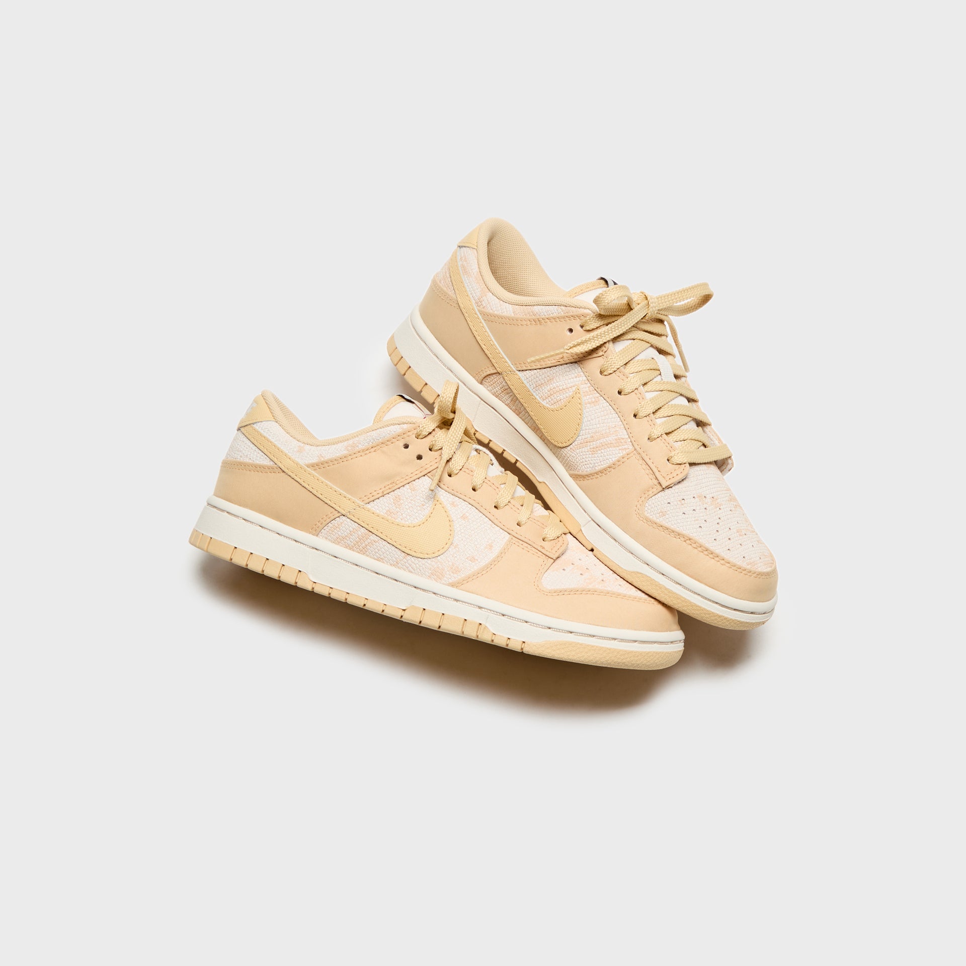 Nike WMNS Dunk Low - Light Orewood Brown / University Red / Black / Sesame