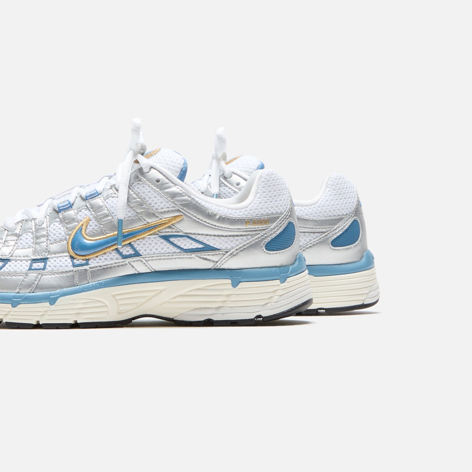 Nike P-6000 - Blanc / Tempête égéenne / Argent métallisé