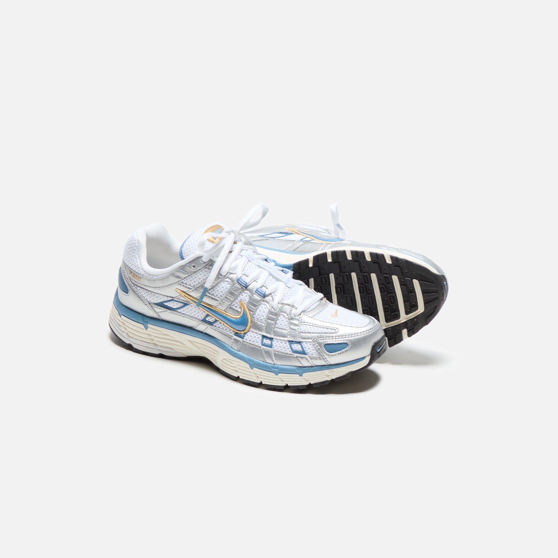 Nike P-6000 - Blanc / Tempête égéenne / Argent métallisé