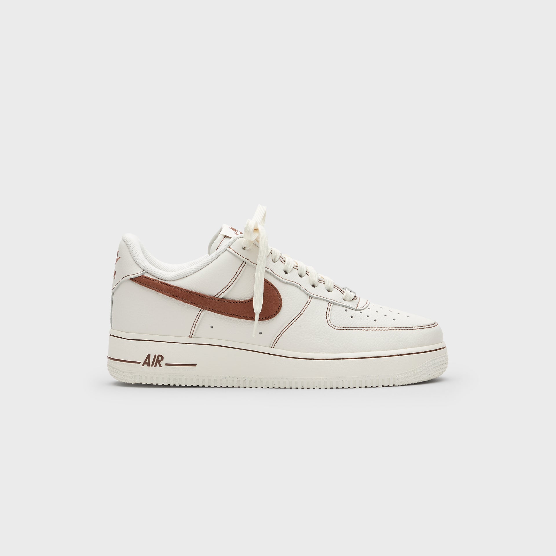 Nike Air Force 1 '07 LV8 - Ivory / Saddle Brown