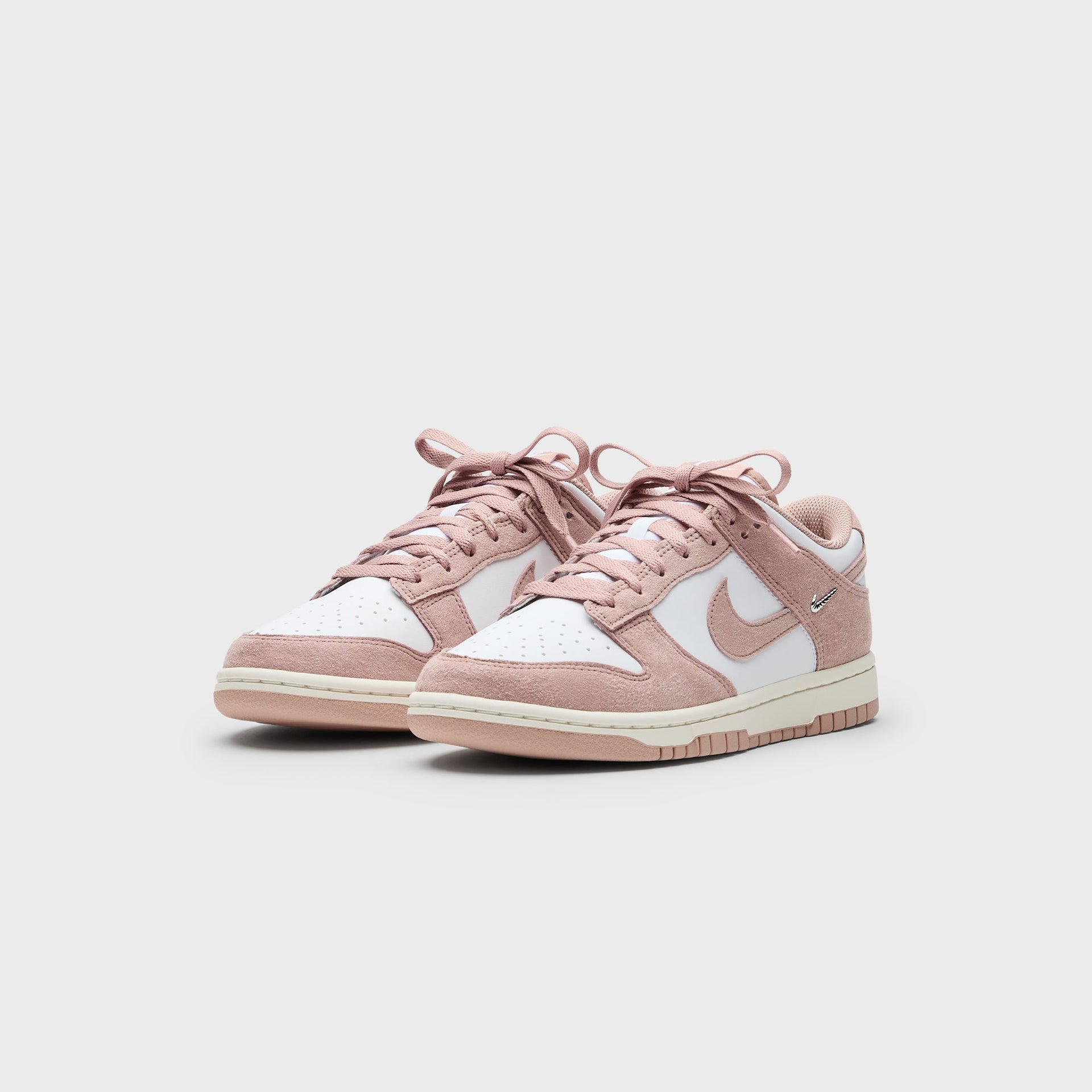 Nike WMNS Dunk Low - White / Particle Pink / Sail / Metallic Silver