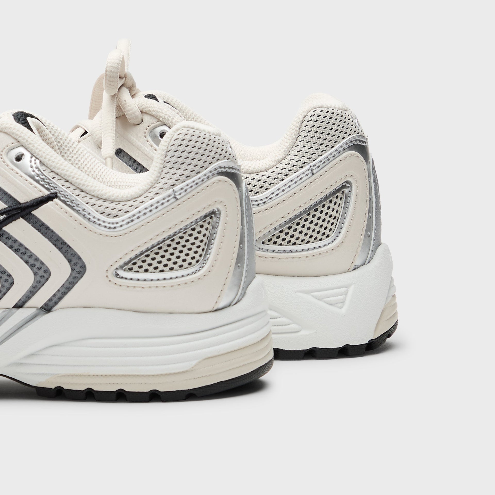 Nike WMNS Air Pegasus 2005 - Light Orewood Brown / Chrome / Summit White / Black