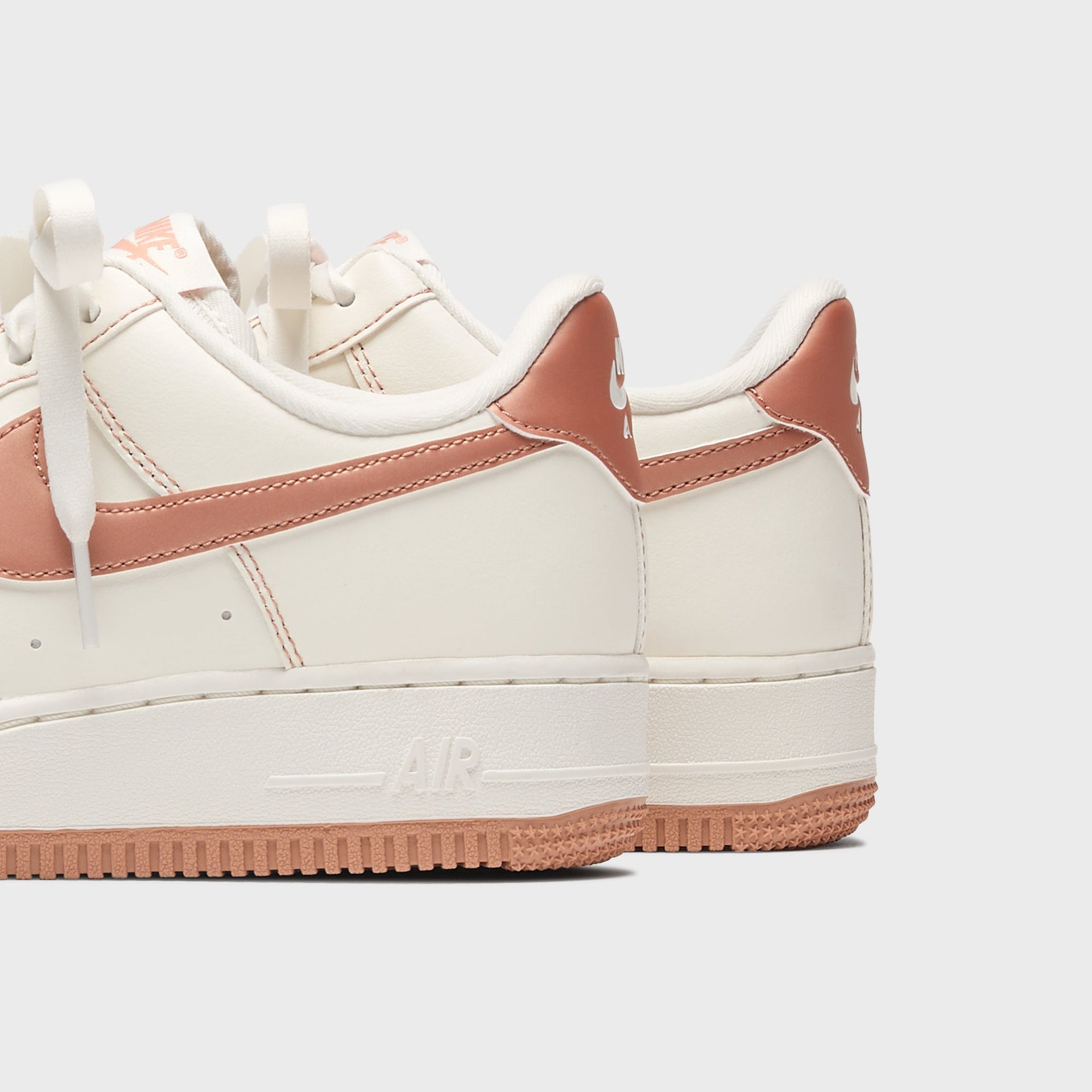 Nike WMNS Air Force 1 '07 - Sail / Rose Gold