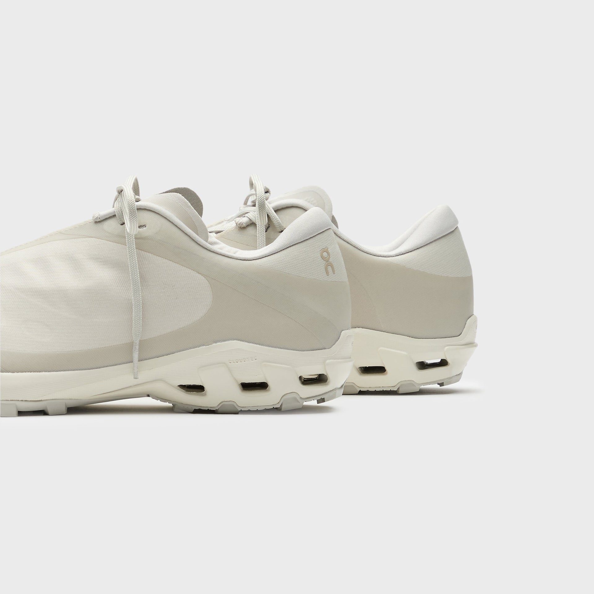 On Running x Post Archive Faction Cloudventure Peak - Ice / Moon