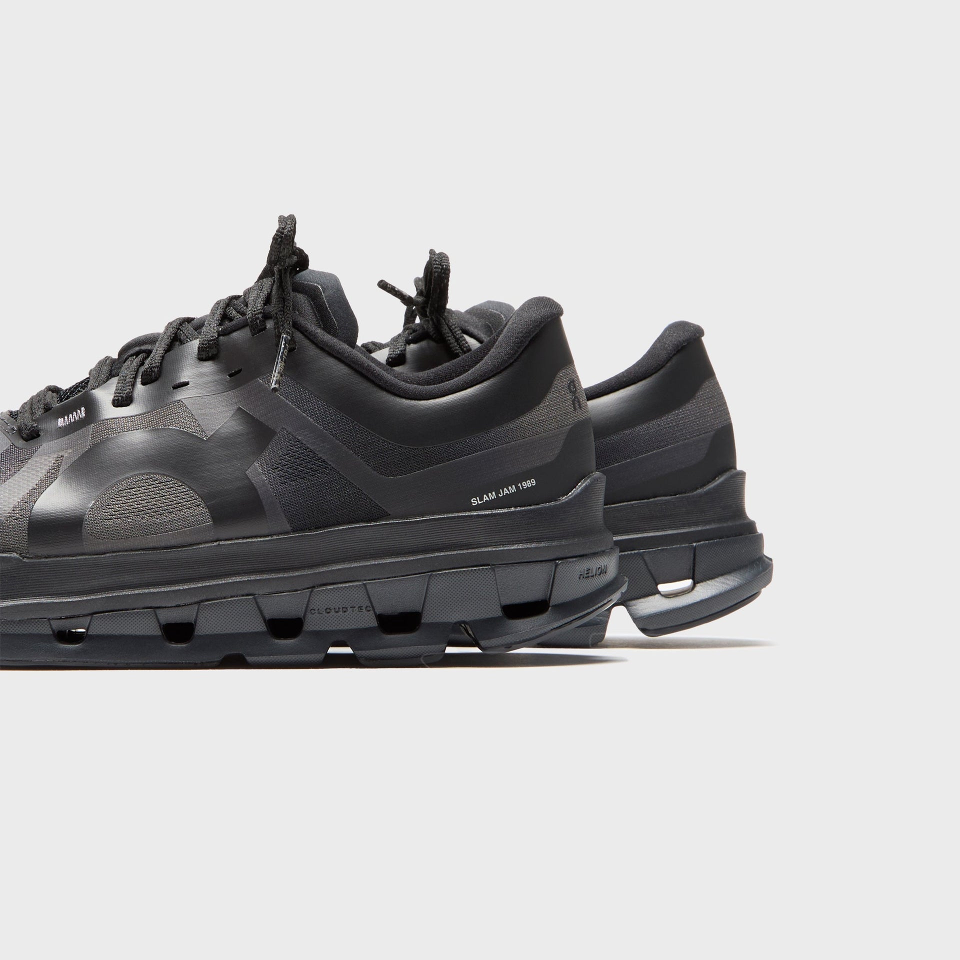 On Running x SLAM JAM Cloud 5 - Gull / Black