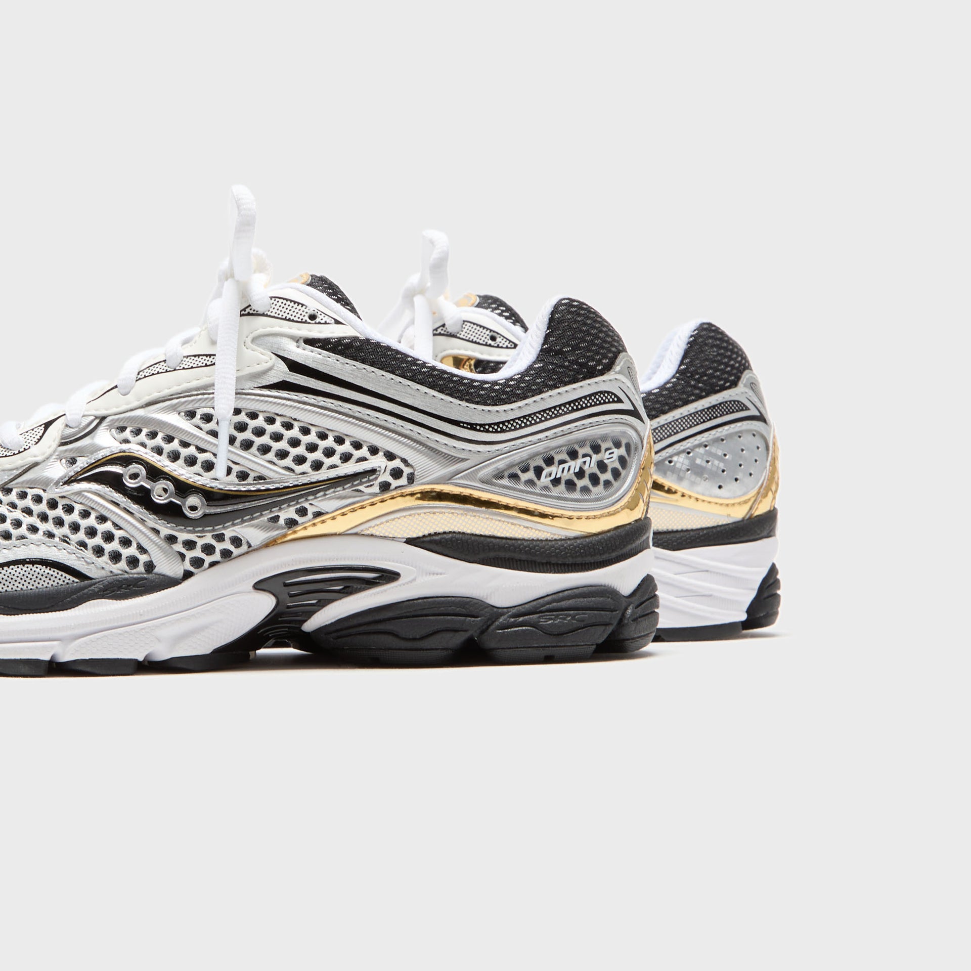 Saucony Progrid Omni 9 - Silver / Gold