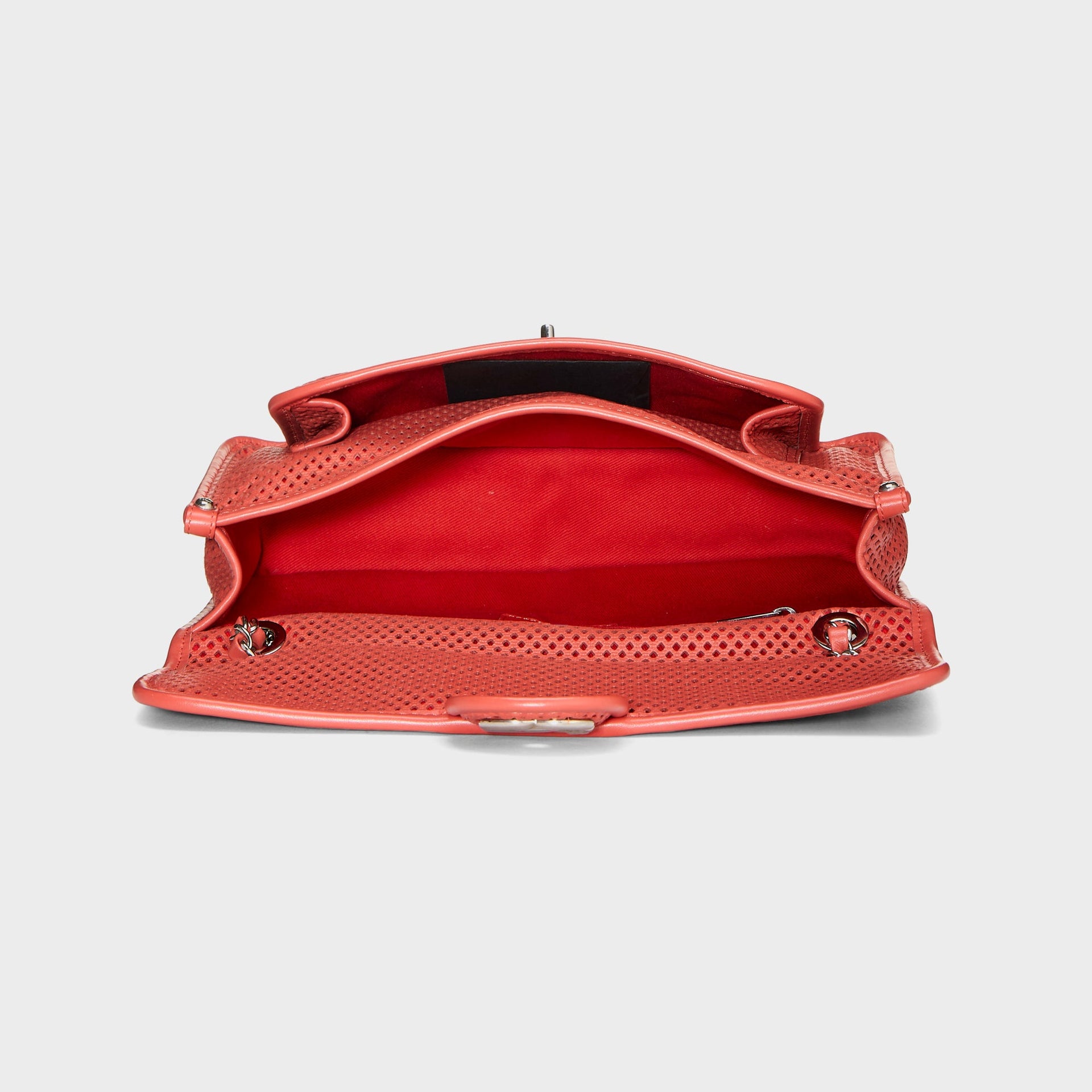 Sac à main perforé Chanel Up In The Air, format moyen - Rouge