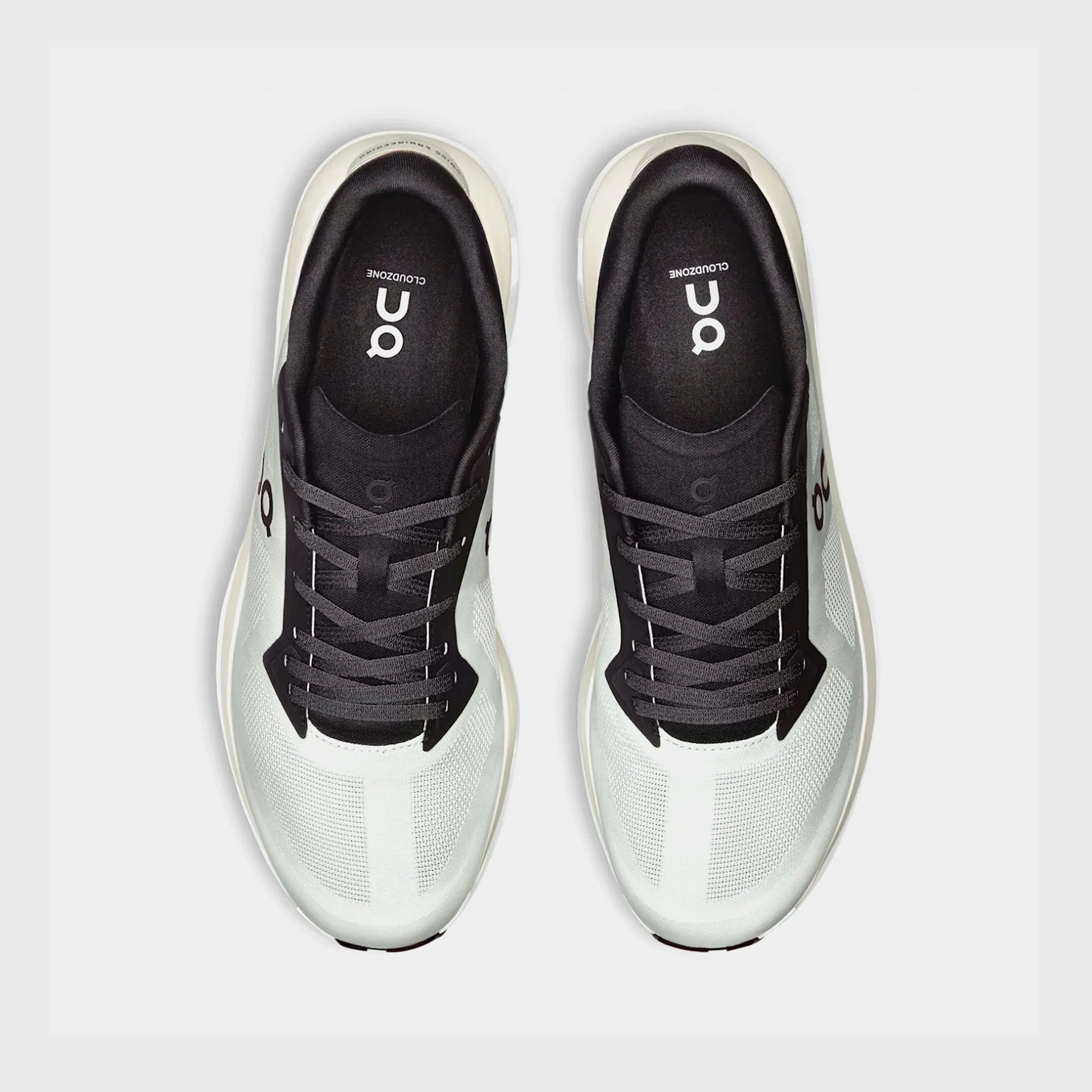 On Running Cloudzone - Ice / Black